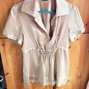 BCBG Max Azria Gold Silk Short Sleeve Blouse Size Small